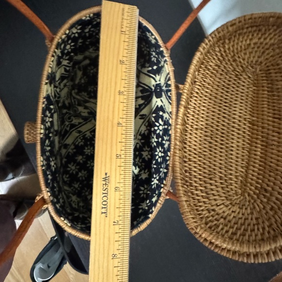 Handcrafted Tan Woven Bag - Picture 3 of 7